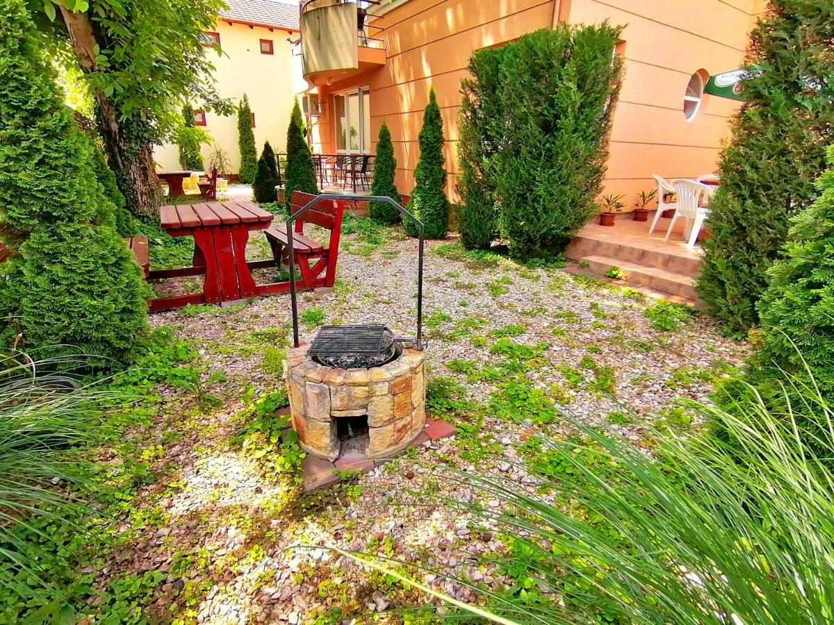 Villa Aida Apartman Hajduszoboszlo Luaran gambar
